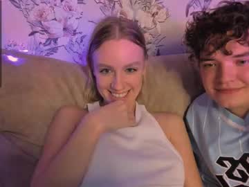 couple Sex Cam Girls That Love To Be On Top with leon_devol