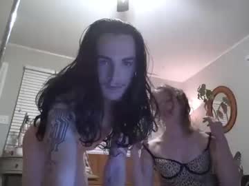 couple Sex Cam Girls That Love To Be On Top with makeucrybby111