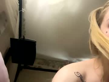 couple Sex Cam Girls That Love To Be On Top with prettypinkpuss6996