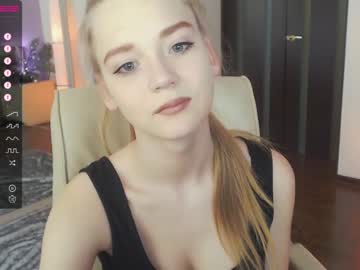 girl Sex Cam Girls That Love To Be On Top with nikole_shinebaby