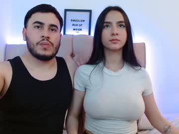 couple Sex Cam Girls That Love To Be On Top with moonbrunettee