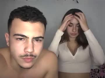 couple Sex Cam Girls That Love To Be On Top with arii04
