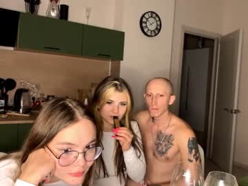 couple Sex Cam Girls That Love To Be On Top with tom_sophie_
