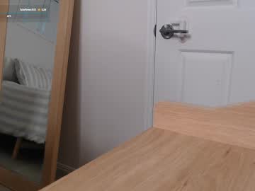 girl Sex Cam Girls That Love To Be On Top with sexyskyee_