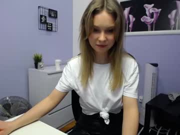 girl Sex Cam Girls That Love To Be On Top with lucy_marshman