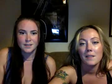 couple Sex Cam Girls That Love To Be On Top with violet_emma