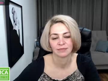 girl Sex Cam Girls That Love To Be On Top with blondemommy_77