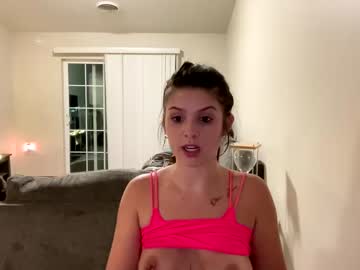 girl Sex Cam Girls That Love To Be On Top with taya_raelynn