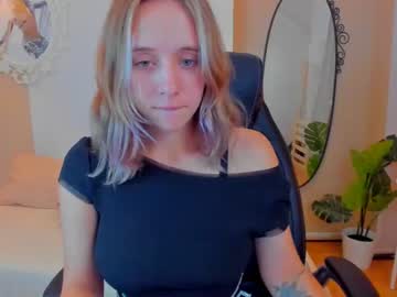 girl Sex Cam Girls That Love To Be On Top with bonie_sweety