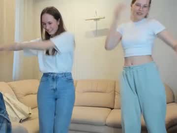 couple Sex Cam Girls That Love To Be On Top with marivanna_