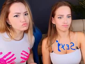 couple Sex Cam Girls That Love To Be On Top with top_twins