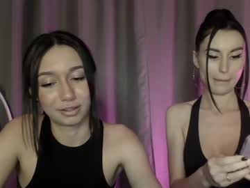couple Sex Cam Girls That Love To Be On Top with nikki_hit