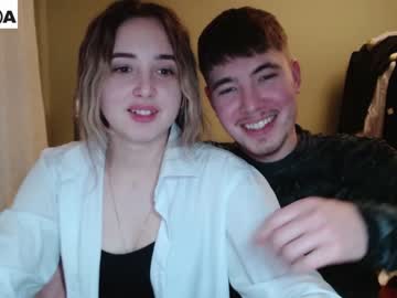 couple Sex Cam Girls That Love To Be On Top with bananass_friends