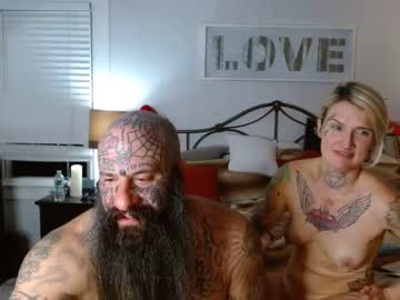 couple Sex Cam Girls That Love To Be On Top with longgun75