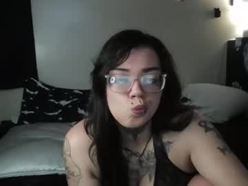 couple Sex Cam Girls That Love To Be On Top with lillith_lov3