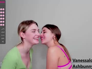 couple Sex Cam Girls That Love To Be On Top with annielovely__