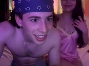 couple Sex Cam Girls That Love To Be On Top with yaraandleo