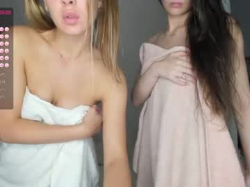 couple Sex Cam Girls That Love To Be On Top with omg_babies