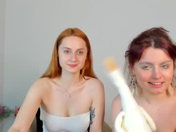 couple Sex Cam Girls That Love To Be On Top with evelyn_hey