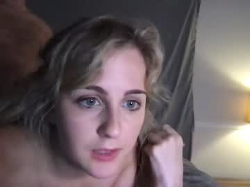 couple Sex Cam Girls That Love To Be On Top with cinnabunnyy