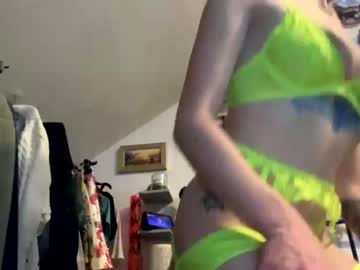 couple Sex Cam Girls That Love To Be On Top with justfriends92