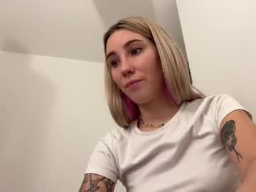couple Sex Cam Girls That Love To Be On Top with bogyangel
