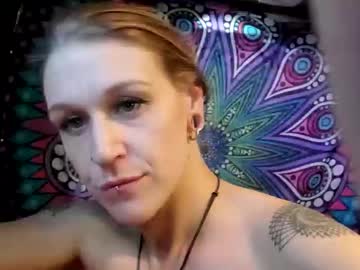 couple Sex Cam Girls That Love To Be On Top with lucyvybes_and_gogert