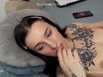 couple Sex Cam Girls That Love To Be On Top with bethanie_derek