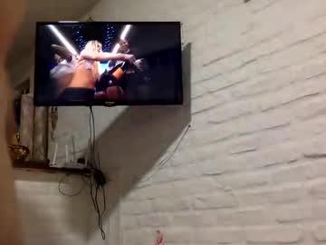 couple Sex Cam Girls That Love To Be On Top with seleesweett