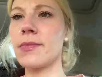 girl Sex Cam Girls That Love To Be On Top with emmwarr1514