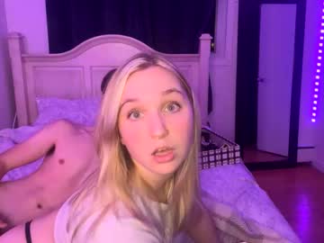 couple Sex Cam Girls That Love To Be On Top with lolaabellaa69