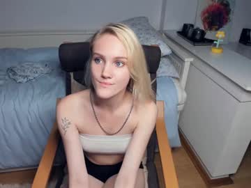 girl Sex Cam Girls That Love To Be On Top with lola_rise