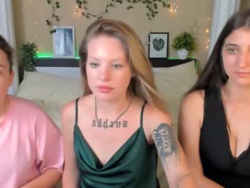 girl Sex Cam Girls That Love To Be On Top with isla_meow