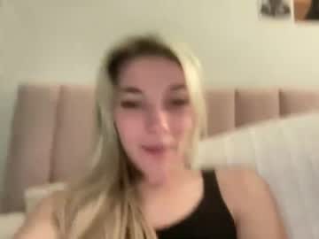 girl Sex Cam Girls That Love To Be On Top with bee_my_passion
