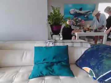 couple Sex Cam Girls That Love To Be On Top with smallpenisbigtongue