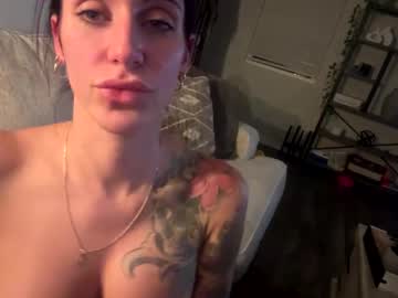couple Sex Cam Girls That Love To Be On Top with bootyqueen04