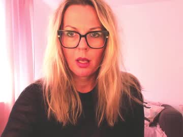 girl Sex Cam Girls That Love To Be On Top with esmimilf