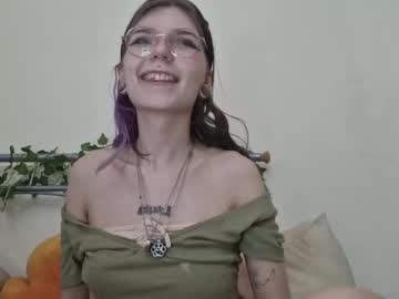 girl Sex Cam Girls That Love To Be On Top with lizzyylovesick
