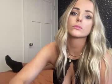couple Sex Cam Girls That Love To Be On Top with haileychaseeee