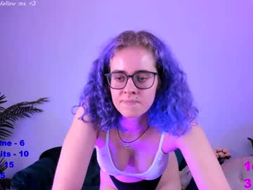 girl Sex Cam Girls That Love To Be On Top with evelyn_ray