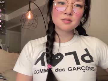 girl Sex Cam Girls That Love To Be On Top with mia_wu