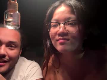 couple Sex Cam Girls That Love To Be On Top with xotiff22