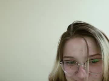 couple Sex Cam Girls That Love To Be On Top with liya_still